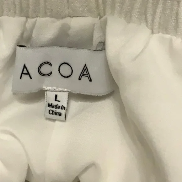 ACOA- white linen blend shorts. Lined. Size L - Picture 6 of 7